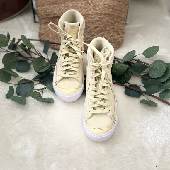 Nike Cream High-Top Sneakers Classic Canvas Design - Picture 3 of 11